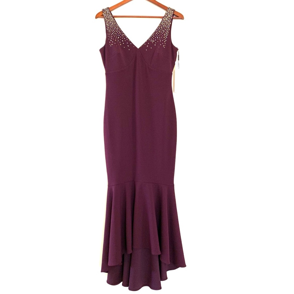 NWT Calvin Klein Size 4 Embellished V-Neck Gown